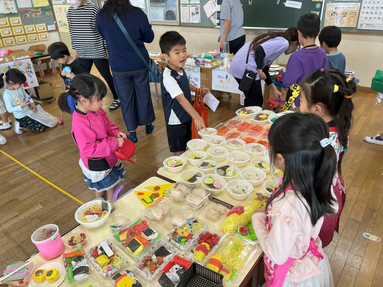 おみせやさんごっこの様子